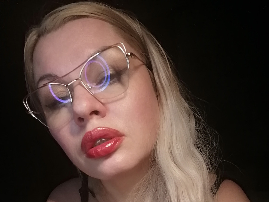 cybersex og porn chat model foto MILF med de store læber vil have dig! 2