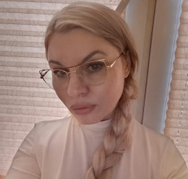 The MILF with the Big Lips wants You!