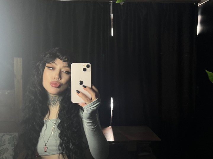 sexting and porn chat model photo Chili 1