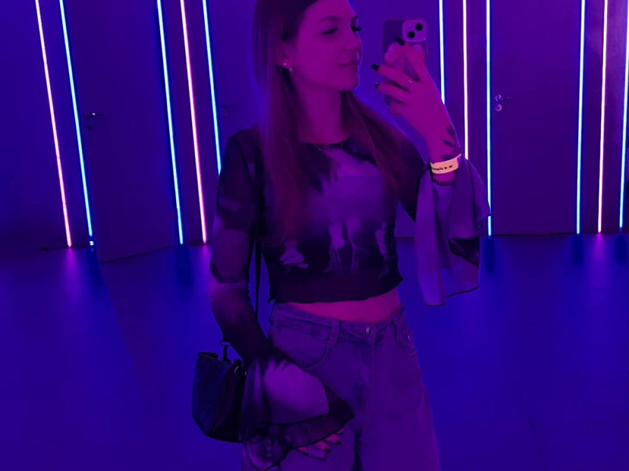 sexting and porn chat model photo Laylla 2