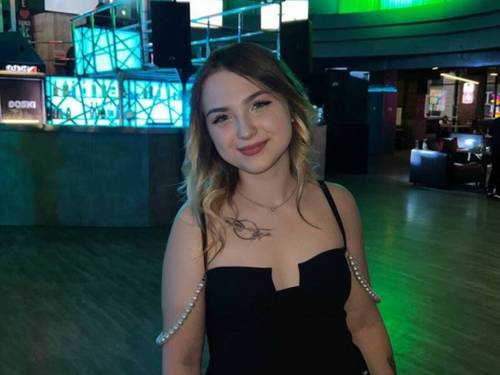 sexting and porn chat model photo Laylla 1