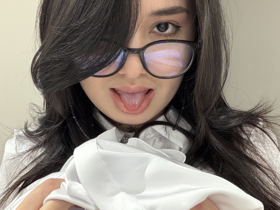 sexting and porn chat model photo Nani 1