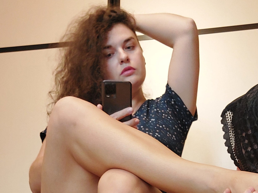 sexting and porn chat model photo Big lips, hairstyle.sex voice. ONLINE 1