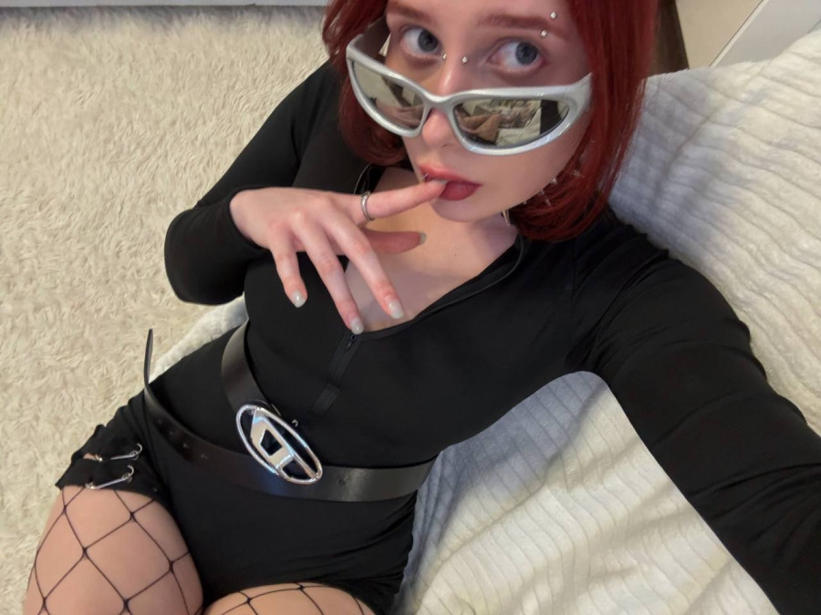 sexting and porn chat model photo The White Rabbit 1
