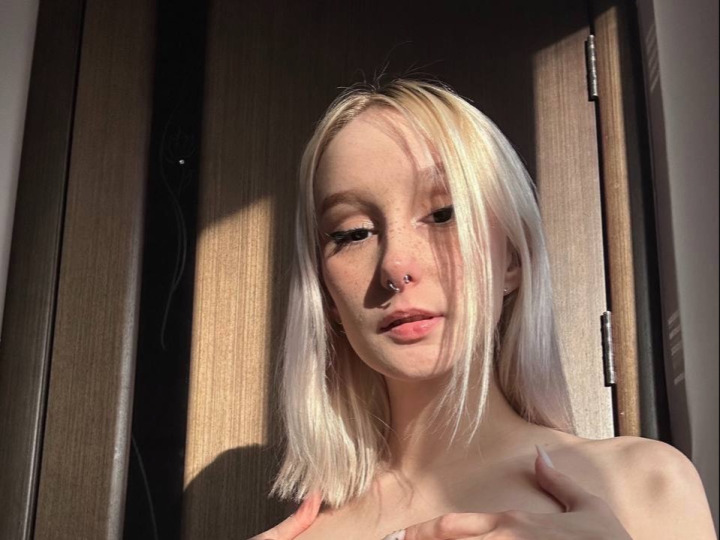 video story cover Sexting with a blonde cutie