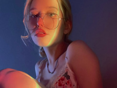 фото модели виртуального секса и порно чата Горячая миниатюрная малышка жаждет тебя.. 4