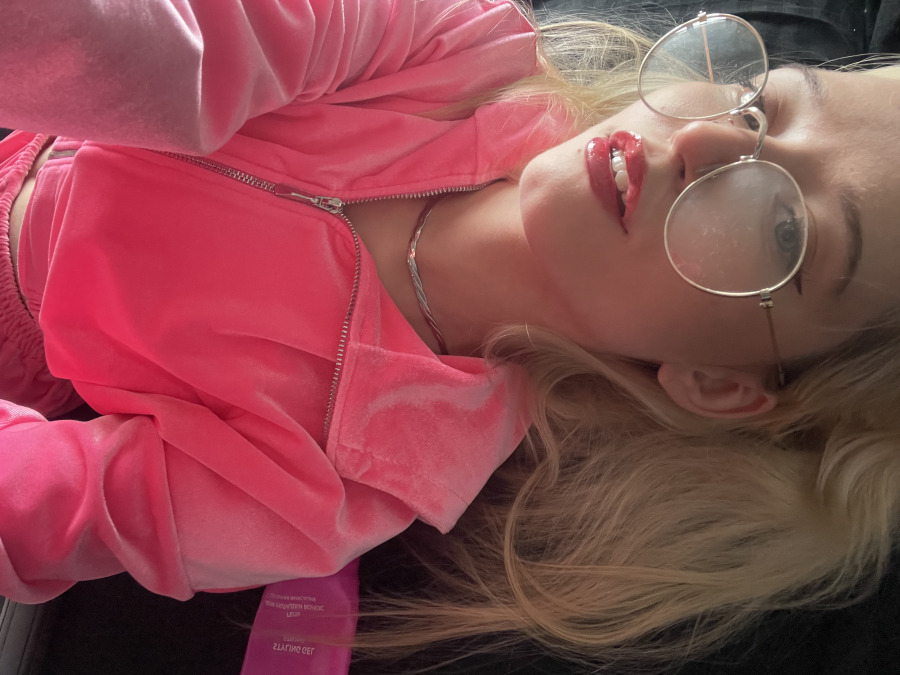 фото модели виртуального секса и порно чата Горячая миниатюрная малышка жаждет тебя.. 6