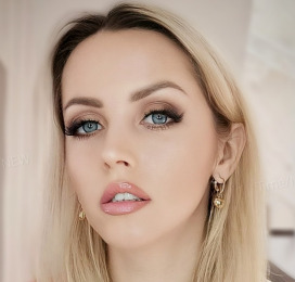 Nadyusha Sexting is a model